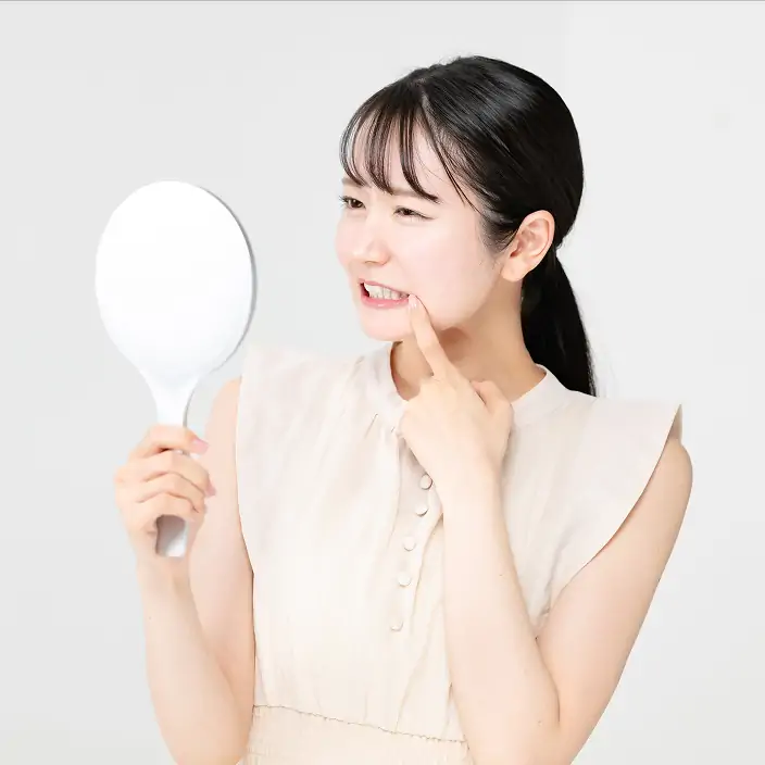 歯のトラブルに悩む女性